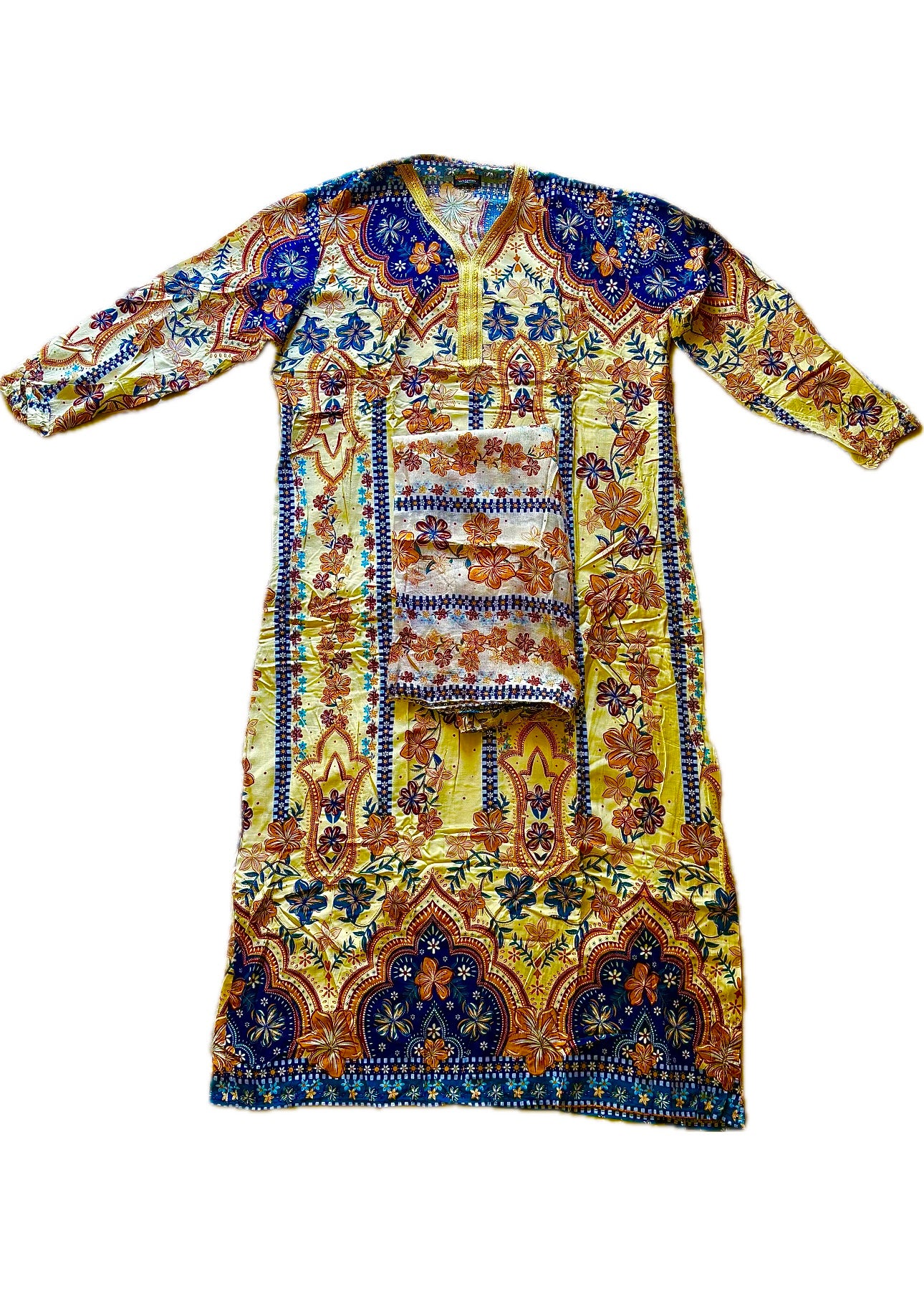 عبايه ملونه مع طرحه