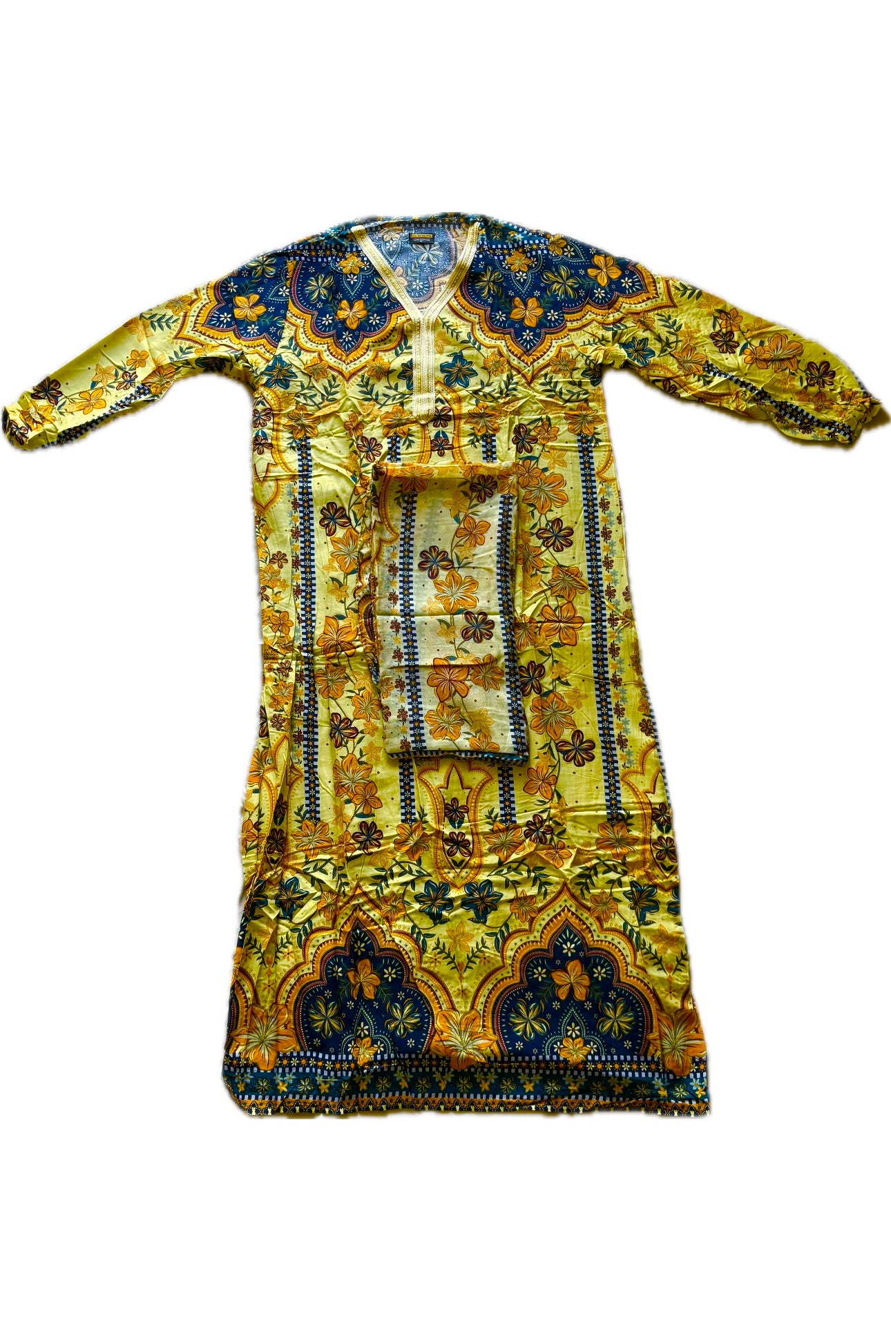 عبايه ملونه مع طرحه