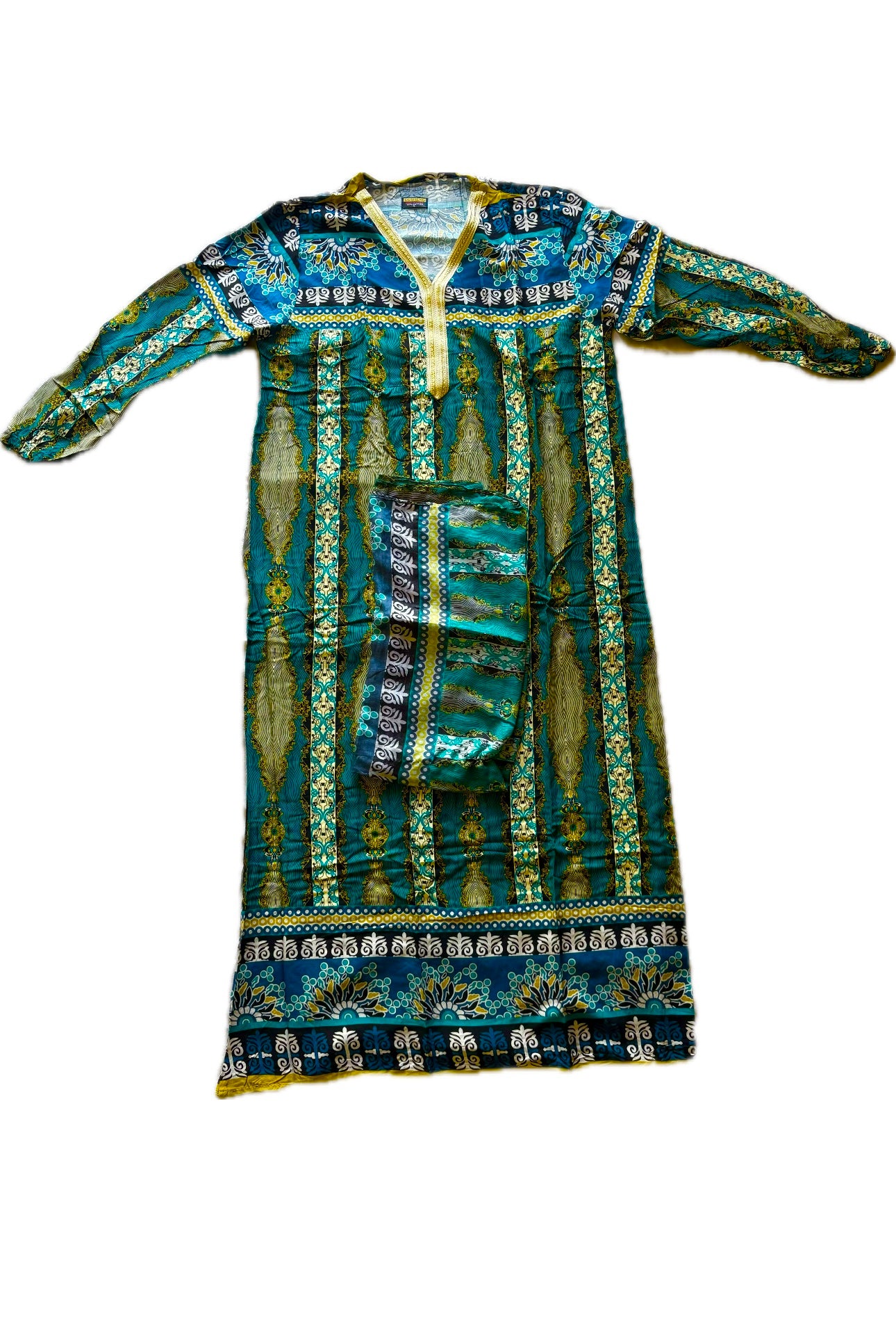 عبايه ملونه مع طرحه