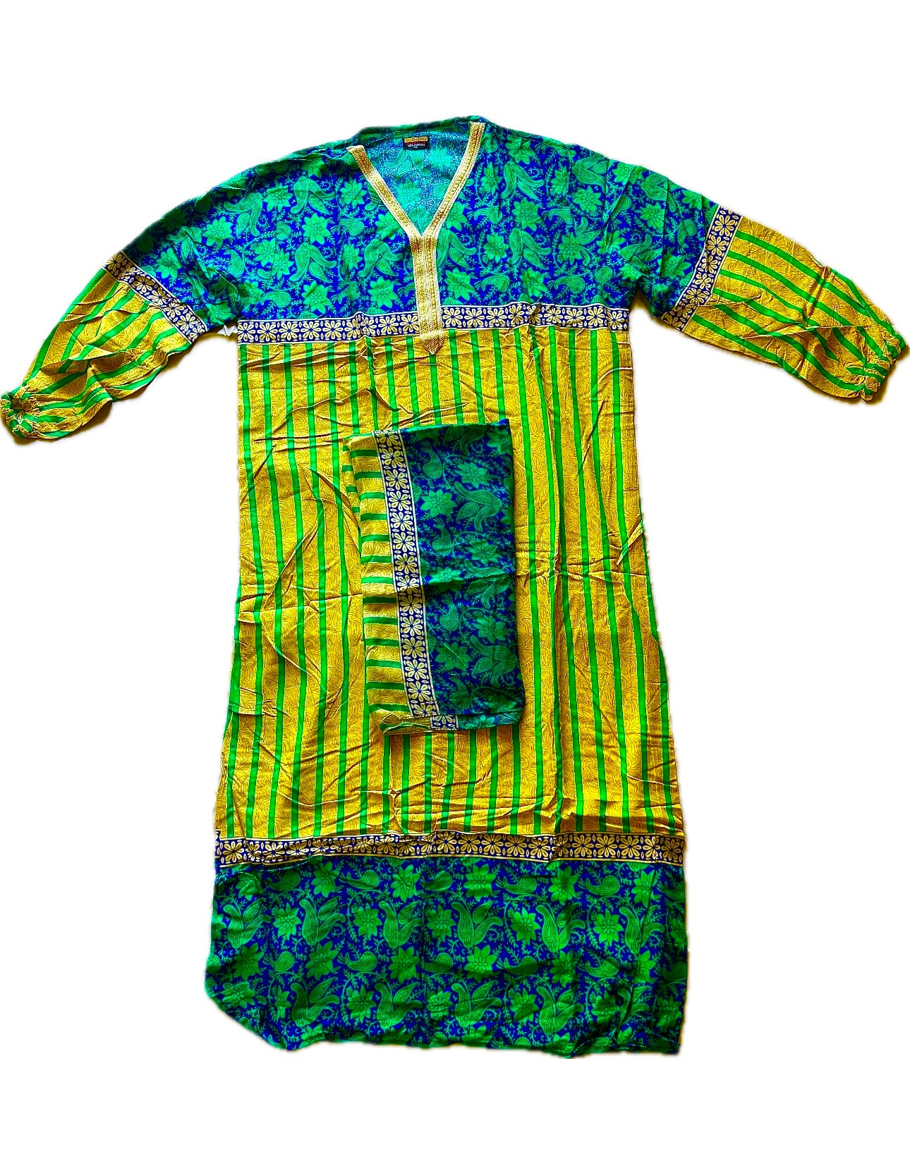 عبايه ملونه مع طرحه