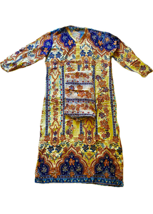 عبايه ملونه مع طرحه