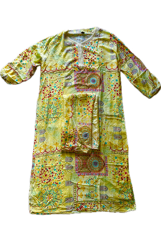 عبايه ملونه مع طرحه