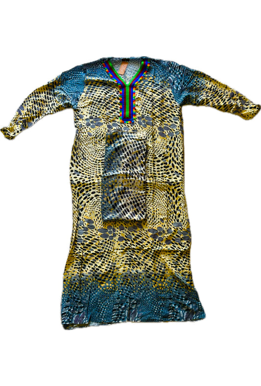 عبايه ملونه مع طرحه