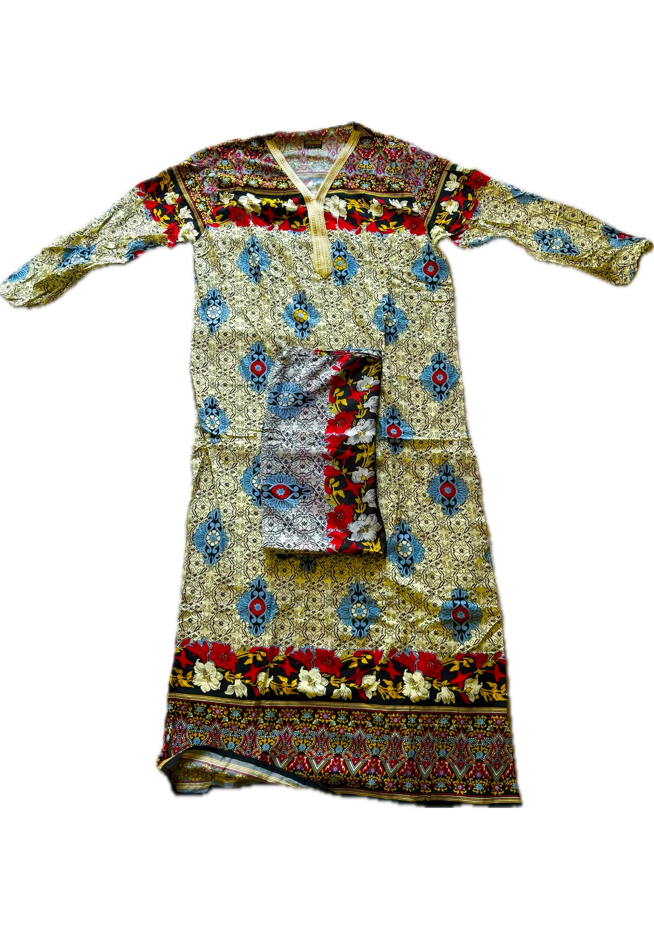 عبايه ملونه مع طرحه